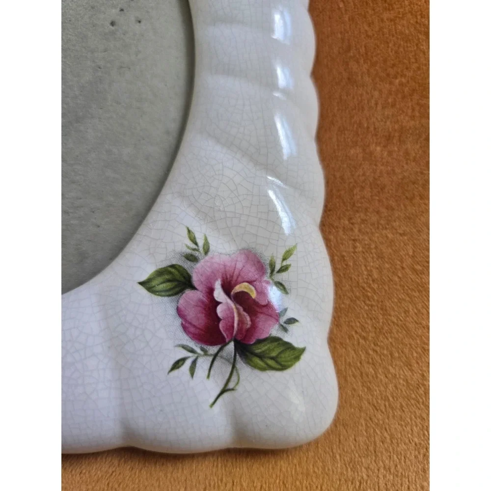 Vintage Ceramic Floral Picture Frame Scalloped‎ Edge Crazed Glaze Oval Opening